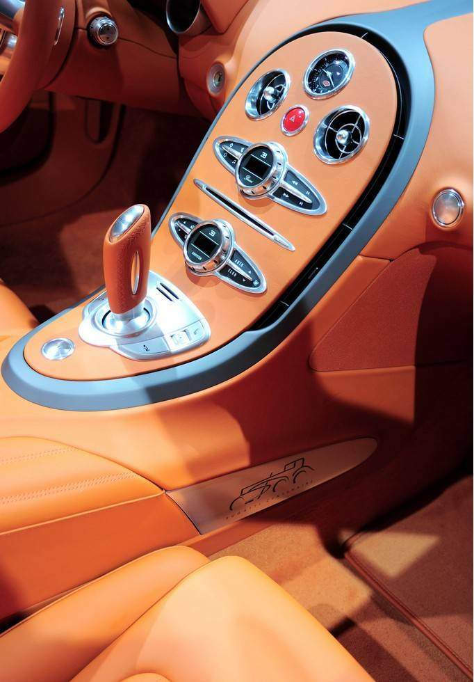 Bugatti EB 16.4 Veyron Grand Sport « Soleil de Nuit » (2010),  ajouté par fox58
