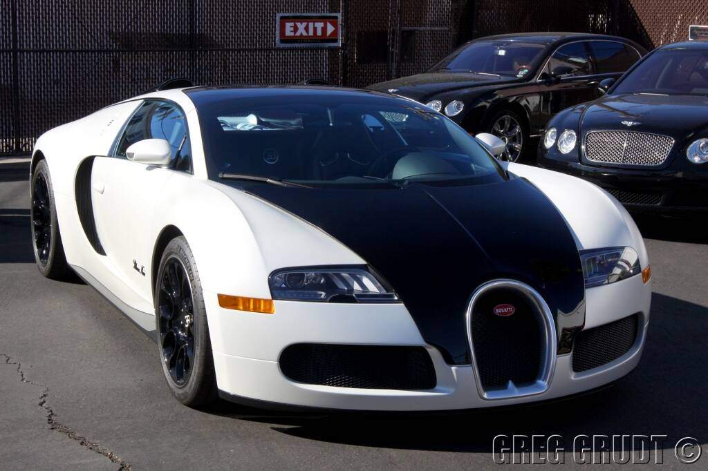 Bugatti EB 16.4 Veyron Grand Sport « Blanc Noir Edition » (2010),  ajouté par fox58