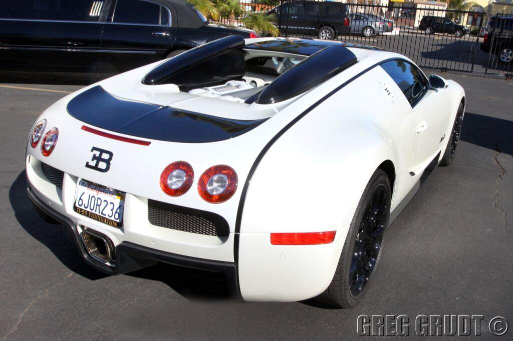 Bugatti EB 16.4 Veyron Grand Sport « Blanc Noir Edition » (2010),  ajouté par fox58