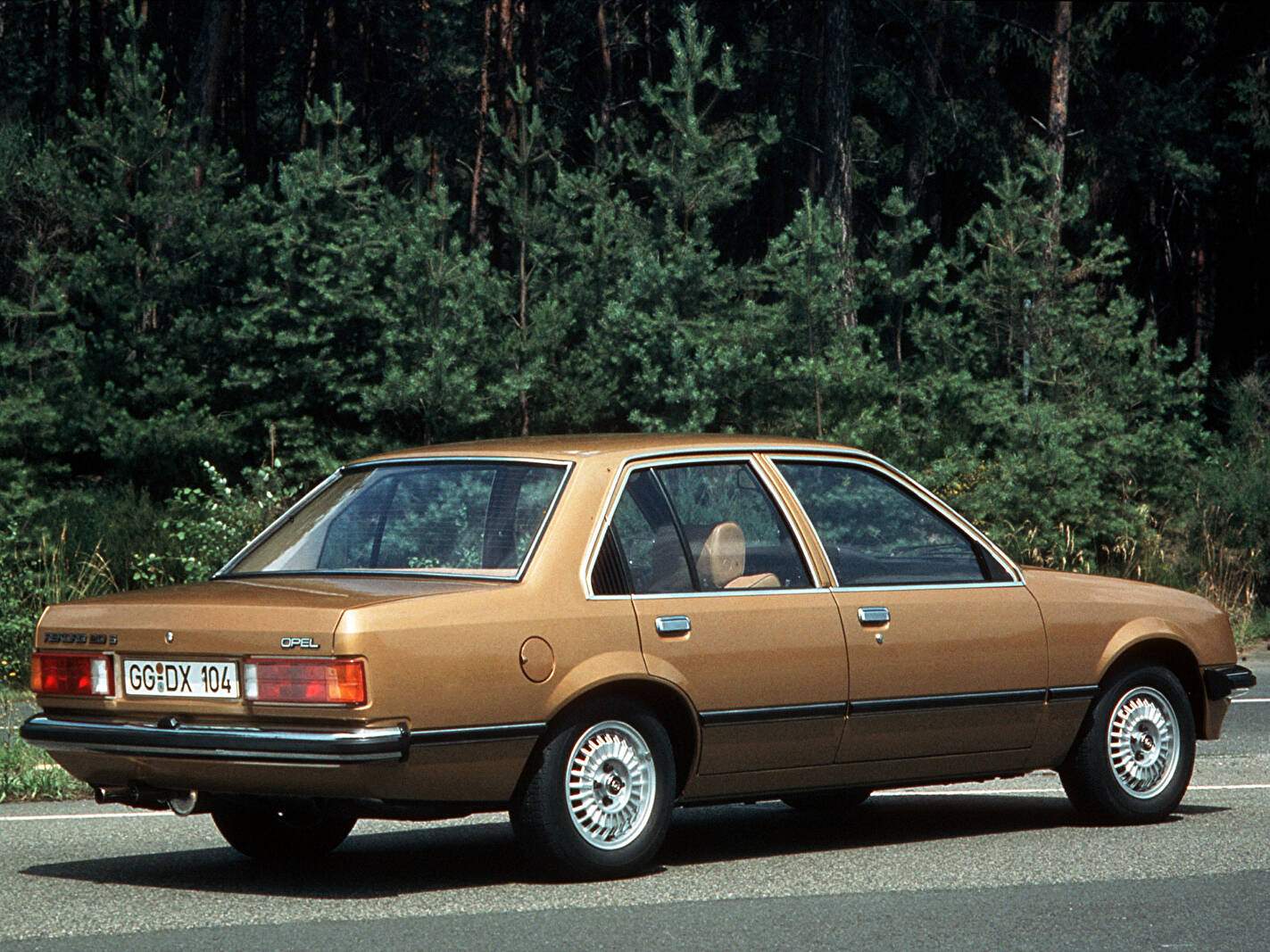 Opel Rekord VII 2.0S (E1) (1977-1982),  ajouté par bef00