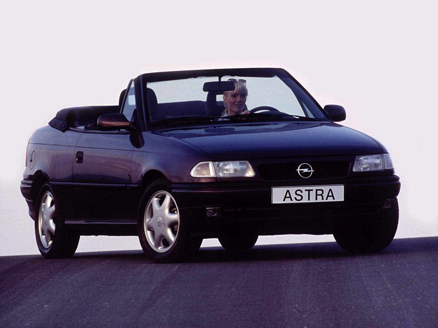 Opel Astra Cabriolet 1.4 16v (1996-2000),  ajouté par bef00