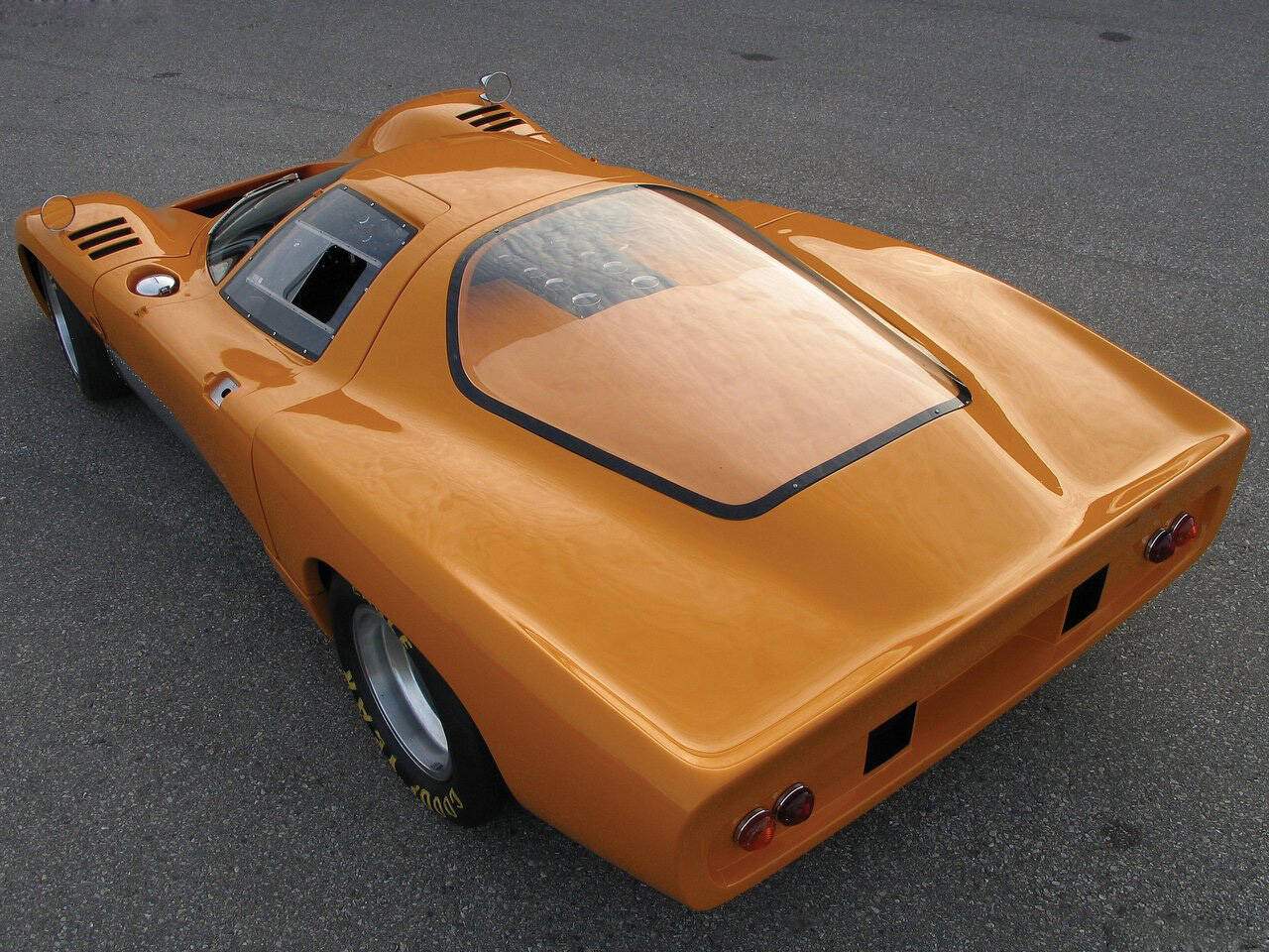 McLaren M6 GT (1969-1970),  ajouté par fox58