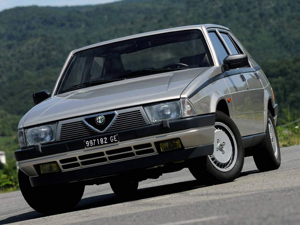 Alfa Romeo 75 2.5 V6 (1986-1989),  ajouté par fox58