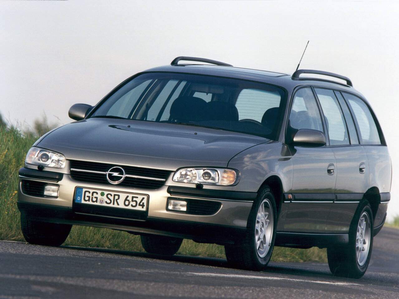 Opel Omega II Caravan 3.0 V6 (B) (1994-1999),  ajouté par fox58