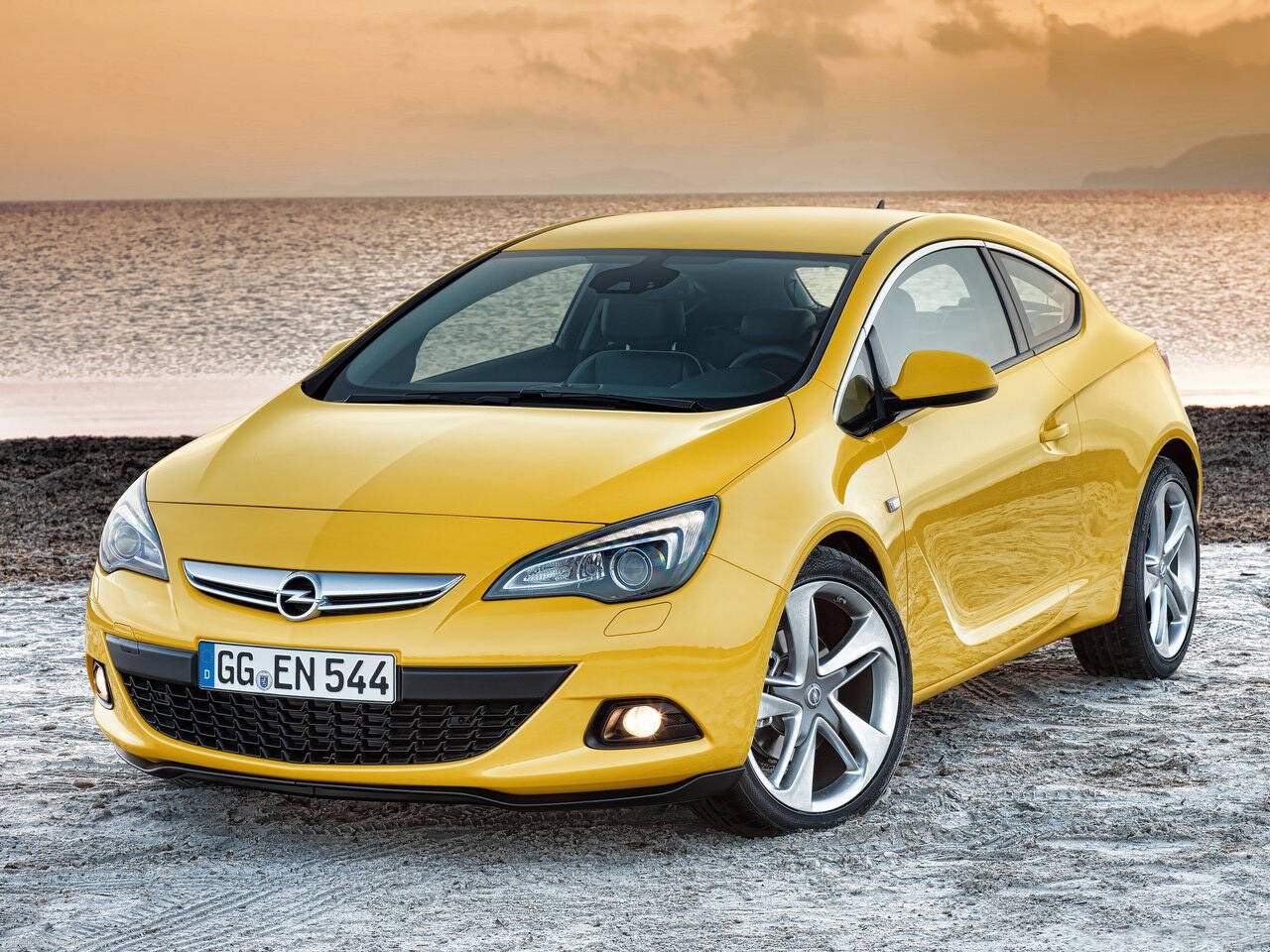 Opel Astra IV GTC 1.6 CDTi 110 (J) (2014),  ajouté par fox58