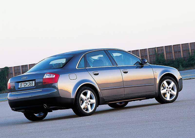Audi A4 II 3.0 V6 (B6) (2001-2004),  ajouté par fox58