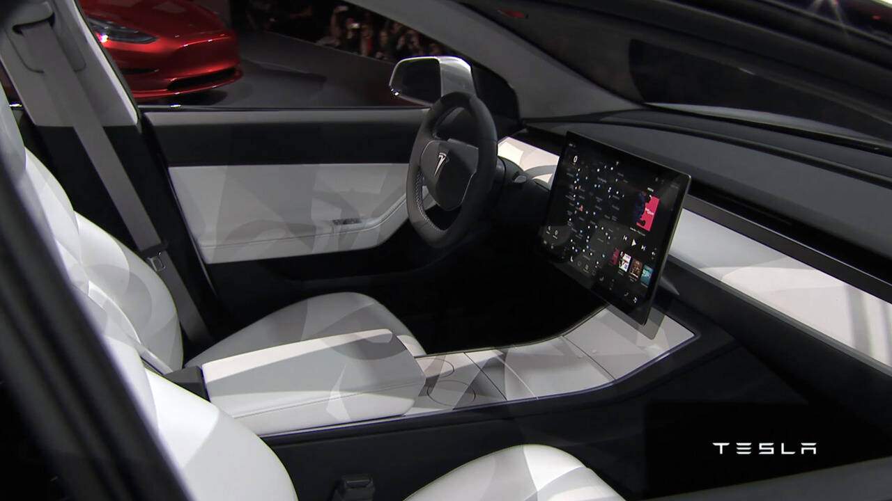Tesla Motors Model 3 Standard Range Plus (2019),  ajouté par fox58
