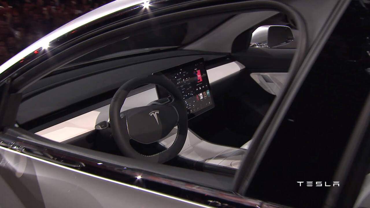 Tesla Motors Model 3 Standard Range Plus (2019),  ajouté par fox58