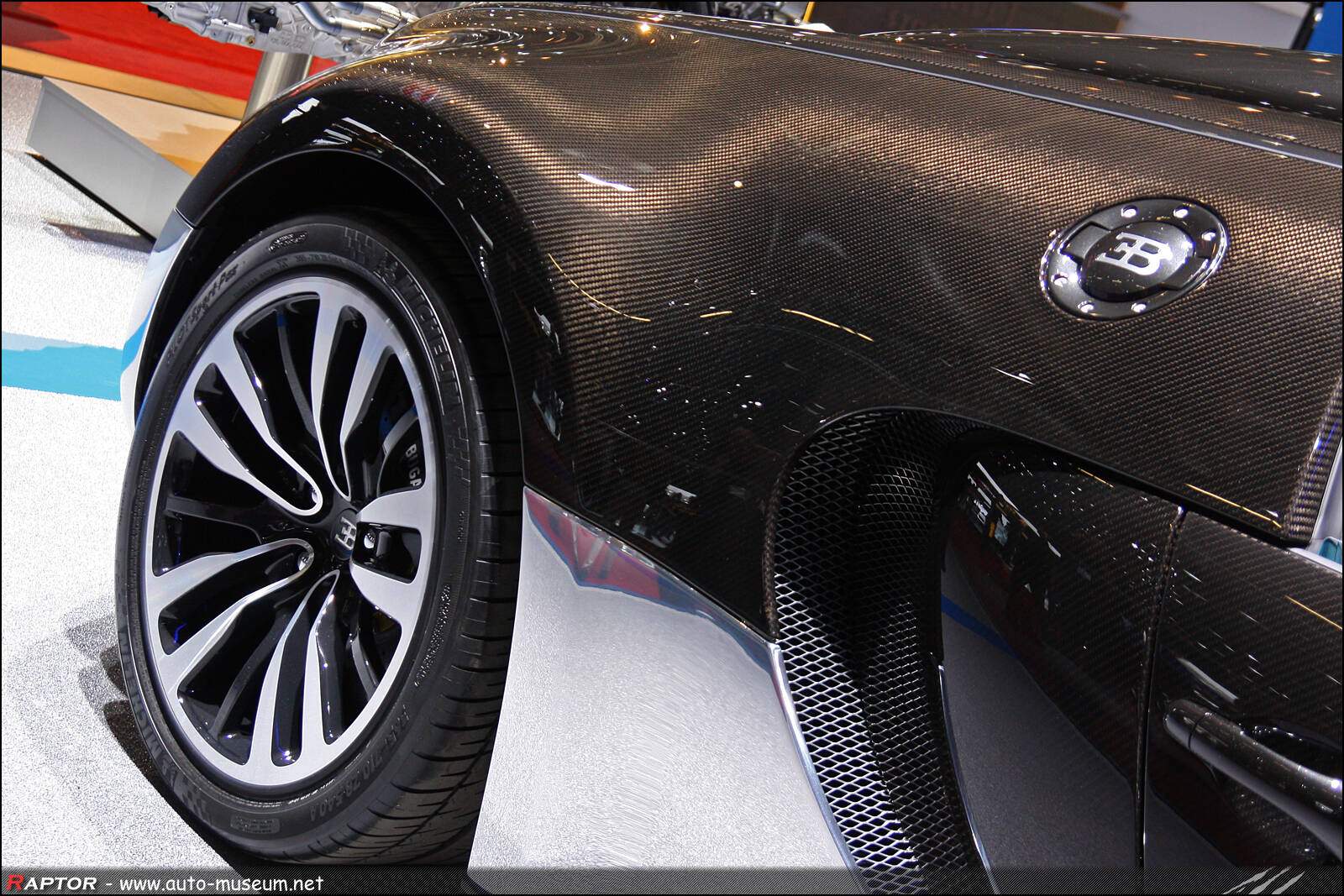 Bugatti EB 16.4 Veyron Grand Sport « Grey Carbon » (2010),  ajouté par Raptor