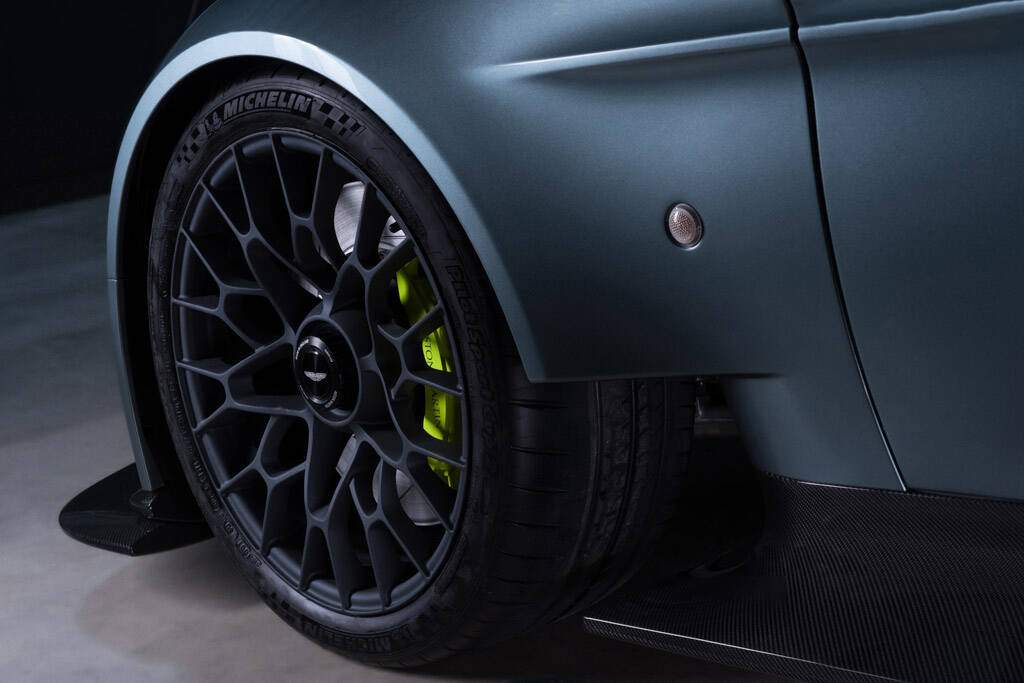 Aston Martin V8 Vantage AMR Pro (2017),  ajouté par fox58