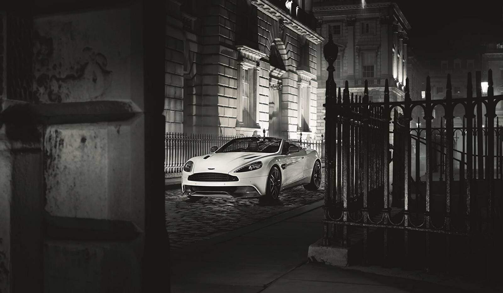 Aston Martin Vanquish II Volante « Carbon White Edition » (2015),  ajouté par fox58