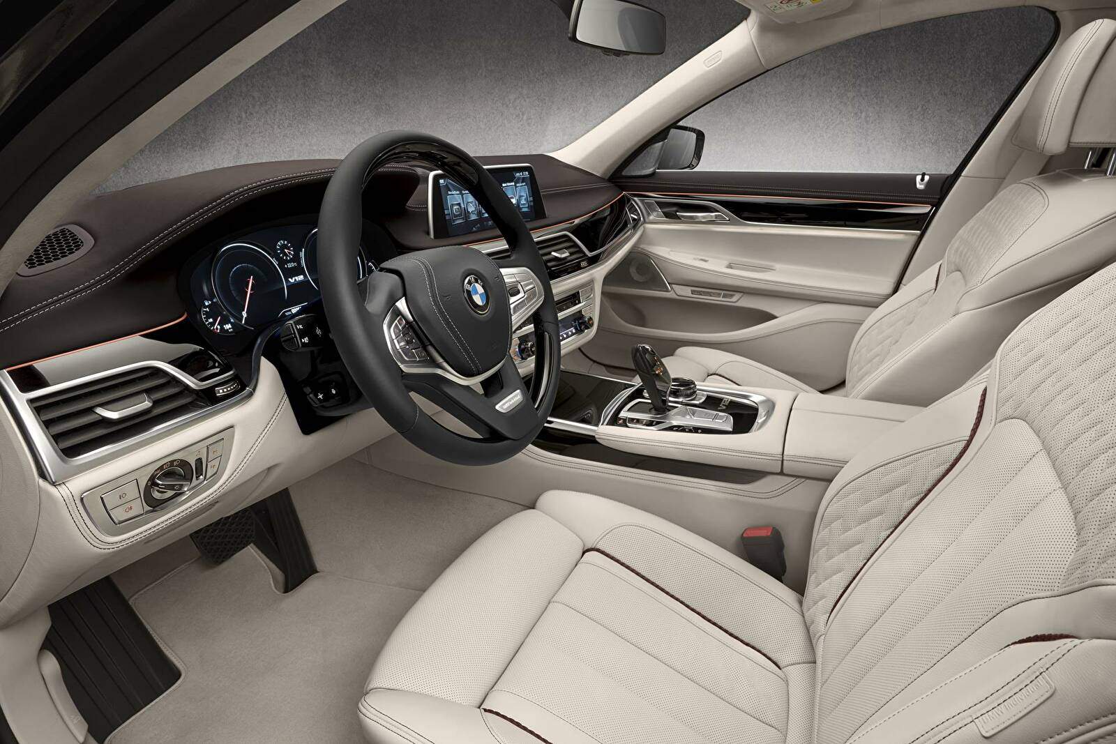 BMW M760Li (G12) « Excellence » (2016-2019),  ajouté par fox58