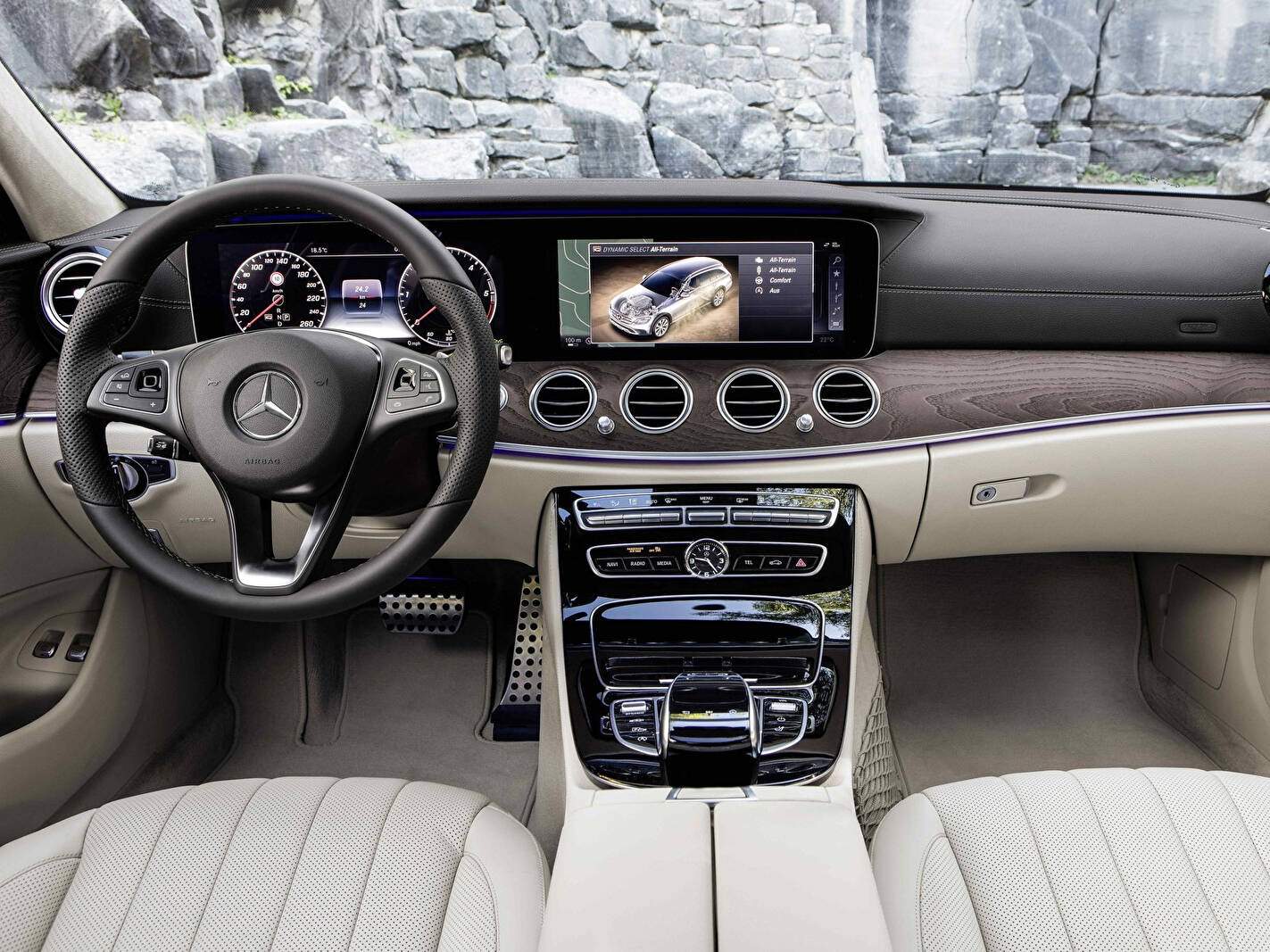 Mercedes-Benz E V All-Terrain 220 d (S213) (2017),  ajouté par fox58