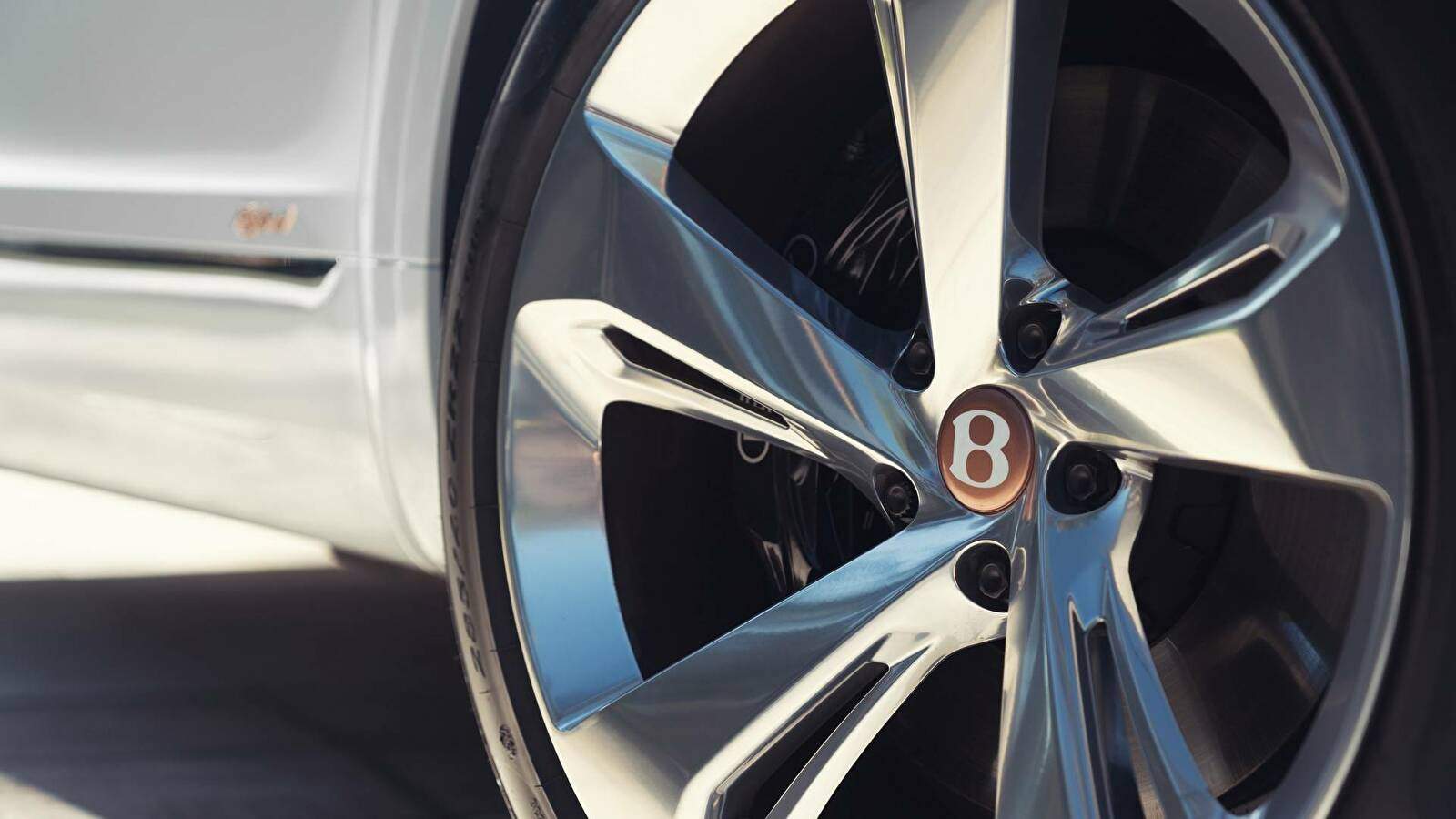 Bentley Bentayga Hybrid (2019),  ajouté par fox58