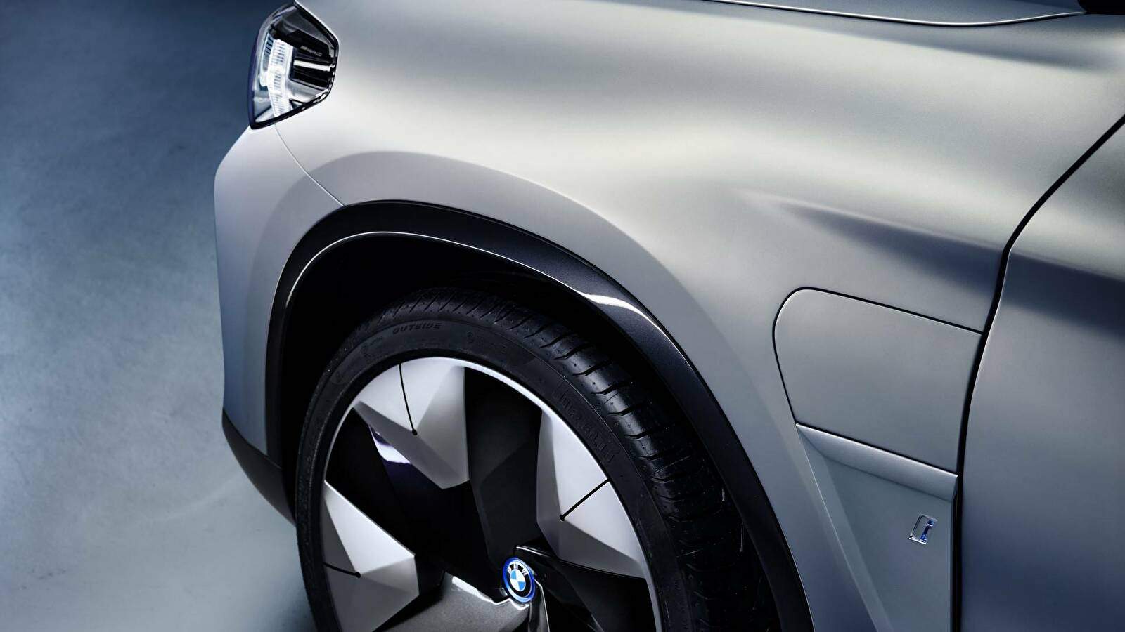 BMW Concept iX3 (2018),  ajouté par fox58