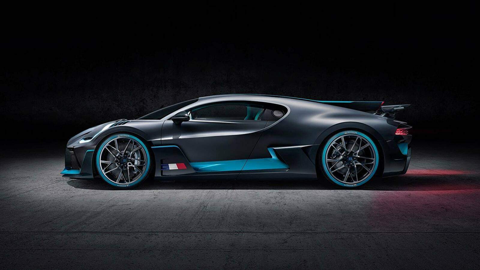 Bugatti Divo (2018-2021),  ajouté par fox58