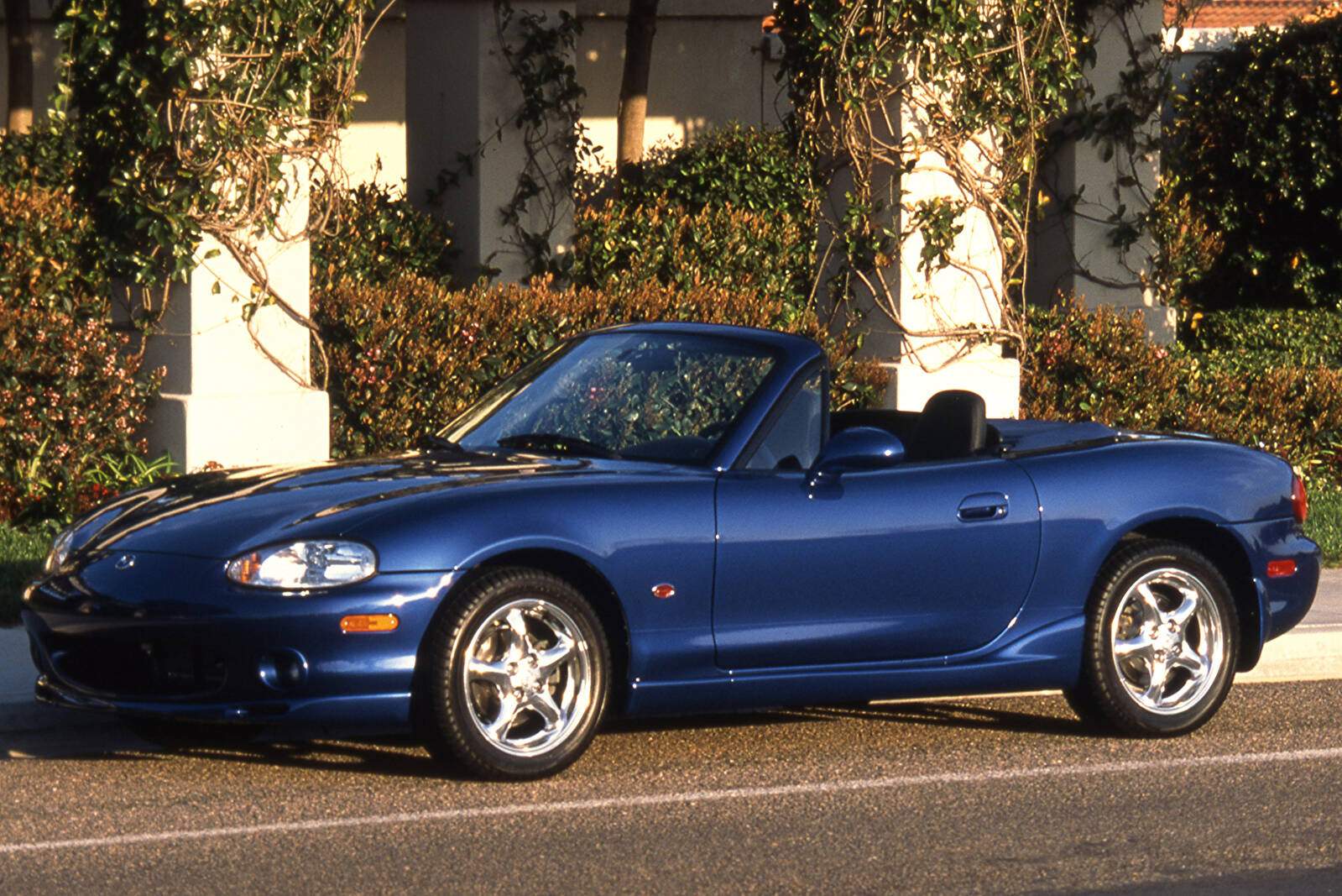 Mazda MX-5 II 1.8 140 (NB) « 10th Anniversary » (1999),  ajouté par fox58