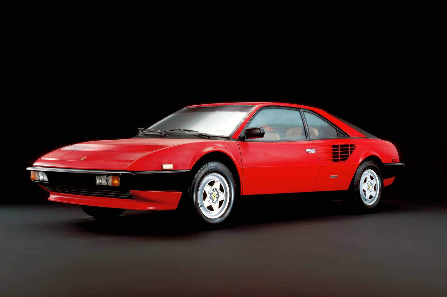 Ferrari Mondial Quattrovalvole (1982-1985),  ajouté par fox58