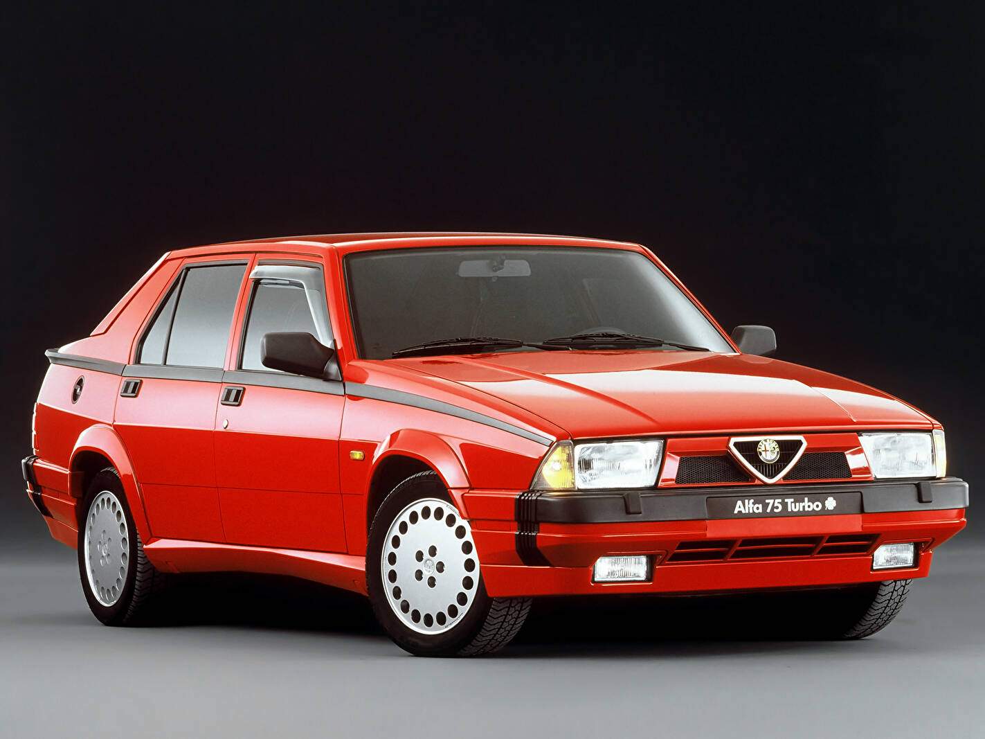 Alfa Romeo 75 1.8 Turbo ie (1986-1989),  ajouté par fox58