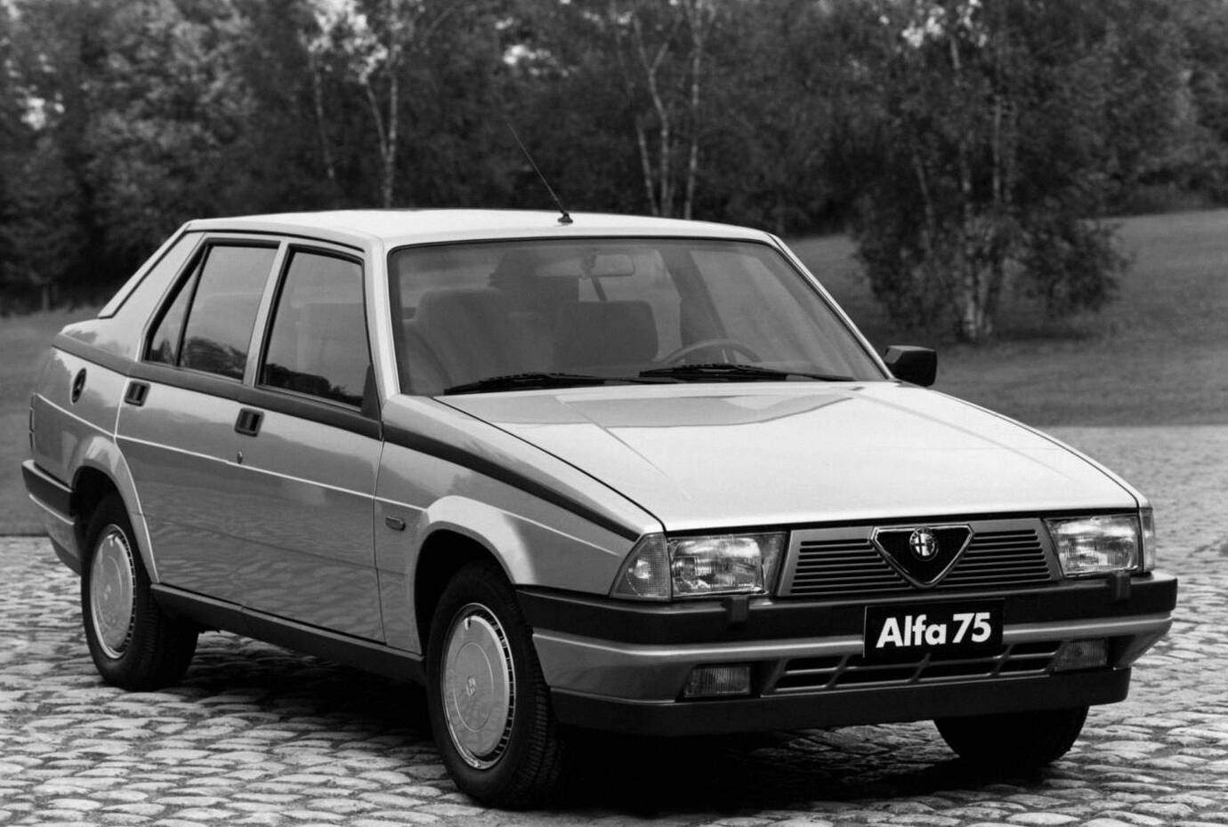 Alfa Romeo 75 2.0 (1985-1988),  ajouté par fox58
