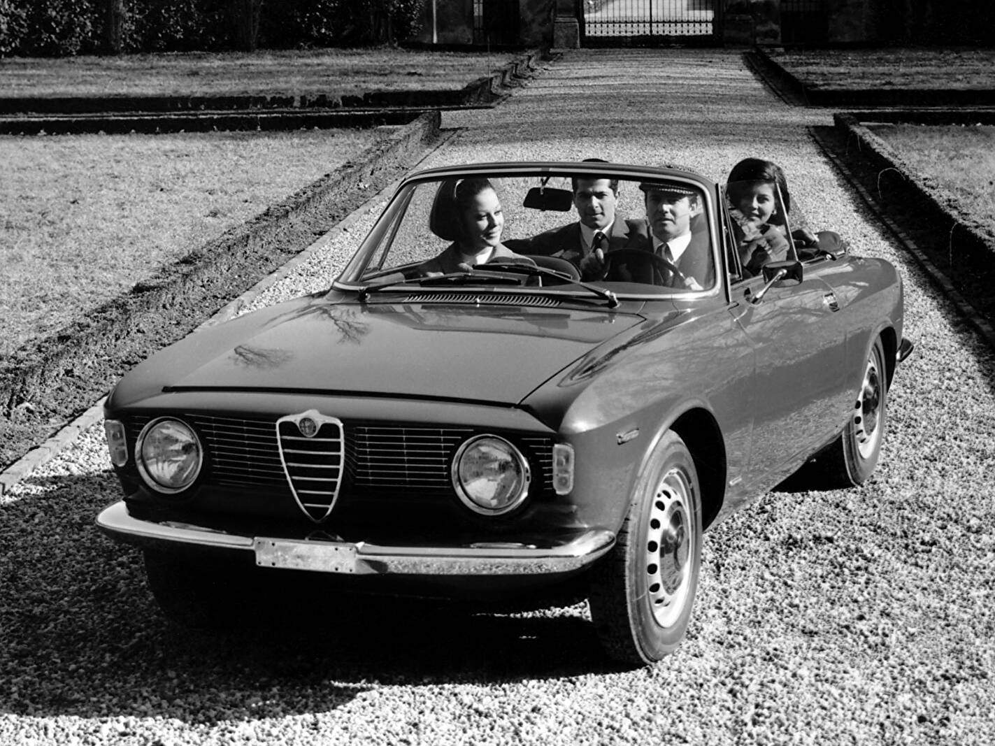 Alfa Romeo Giulia 1600 Sprint GTC (1965-1966),  ajouté par fox58