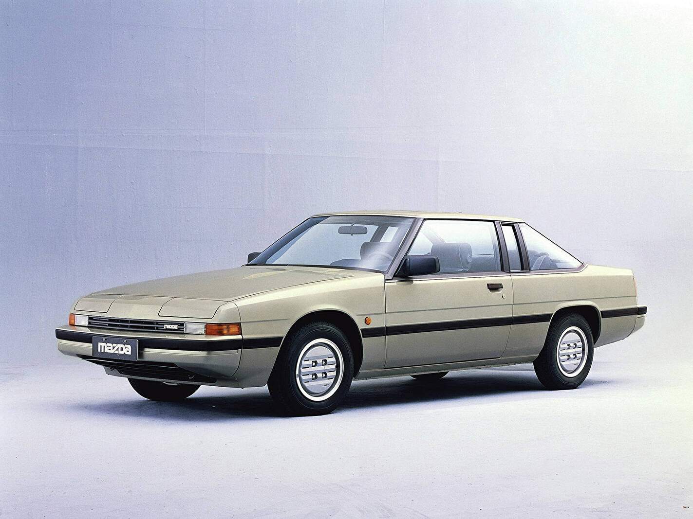 Mazda 929 III Coupé 2.0 100 (HB) (1984-1987),  ajouté par fox58