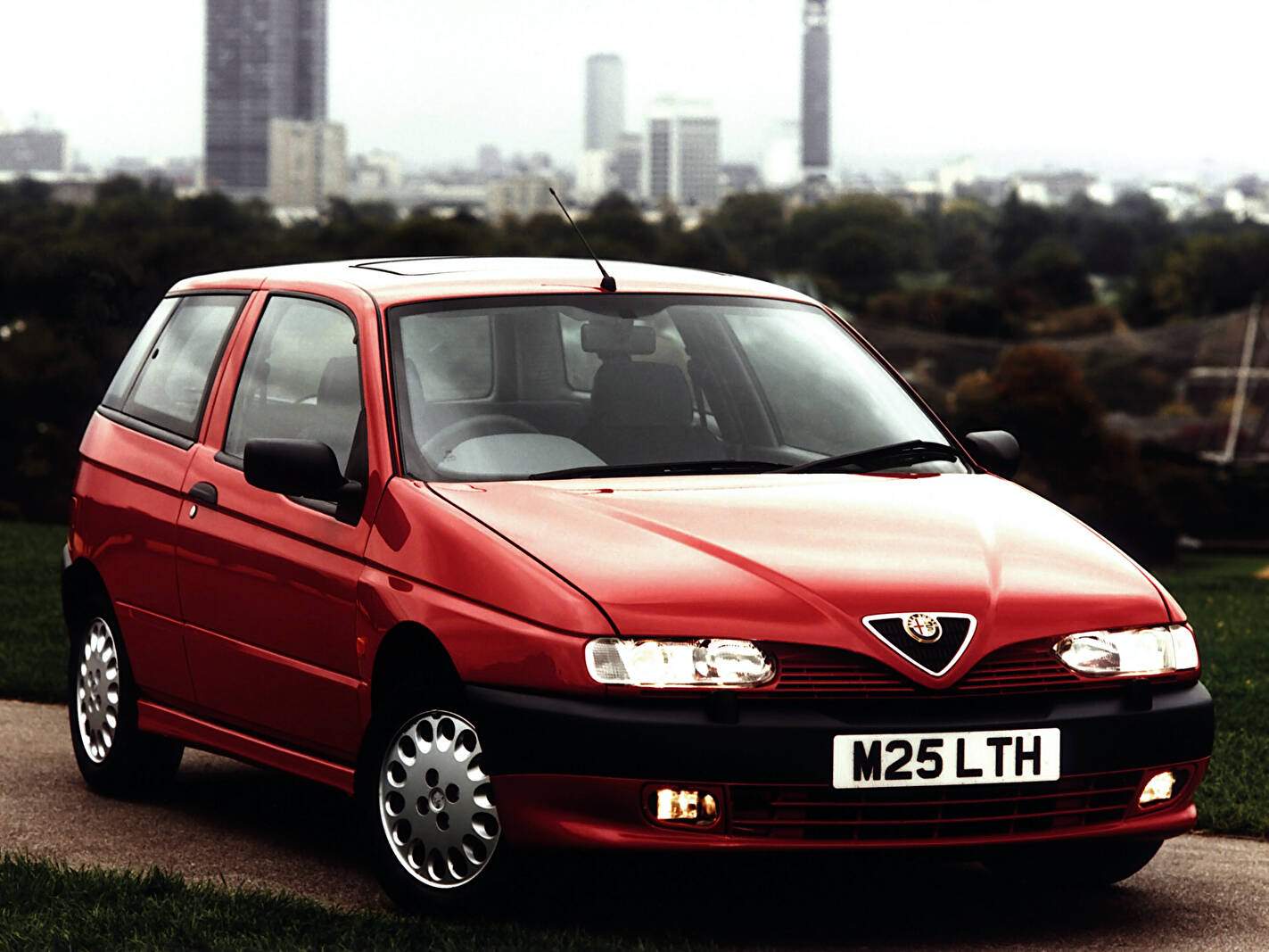 Alfa Romeo 145 1.6 (930) (1994-1996),  ajouté par fox58