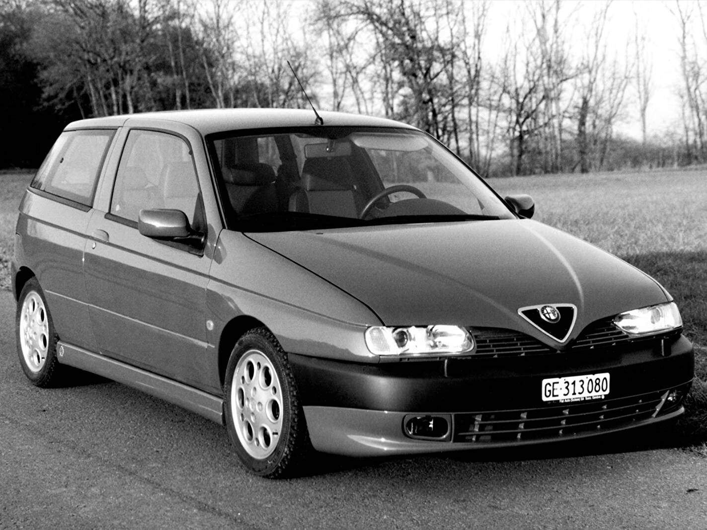 Alfa Romeo 145 2.0 Quadrifoglio 150 (930) (1995-1998),  ajouté par fox58