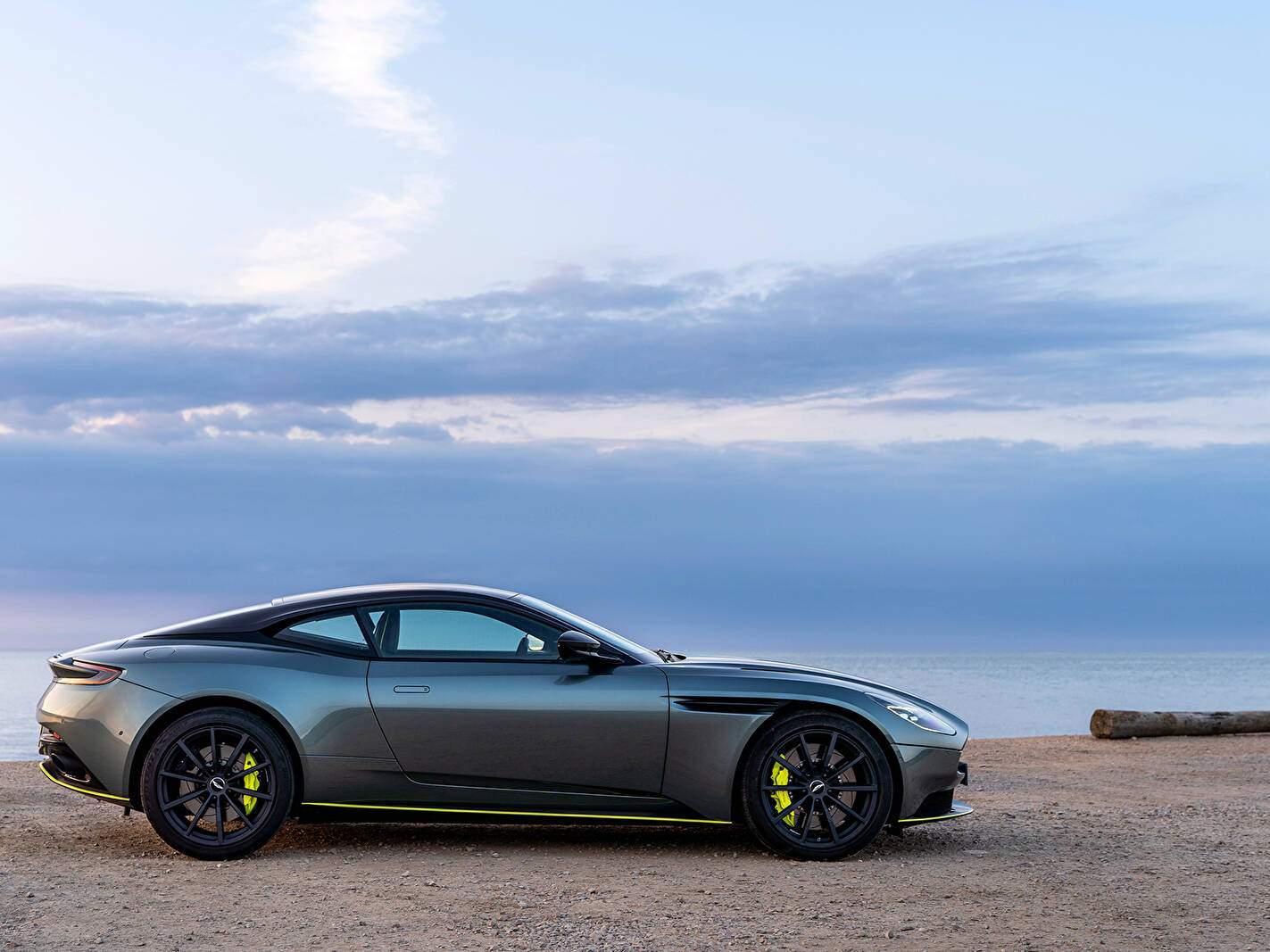 Aston Martin DB11 AMR « Signature Edition » (2018),  ajouté par fox58