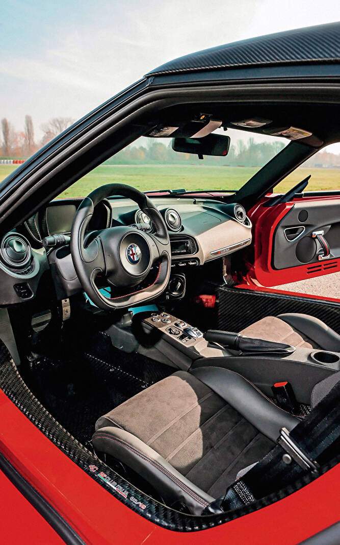 Alfa Romeo 4C « Club Italia » (2015),  ajouté par fox58