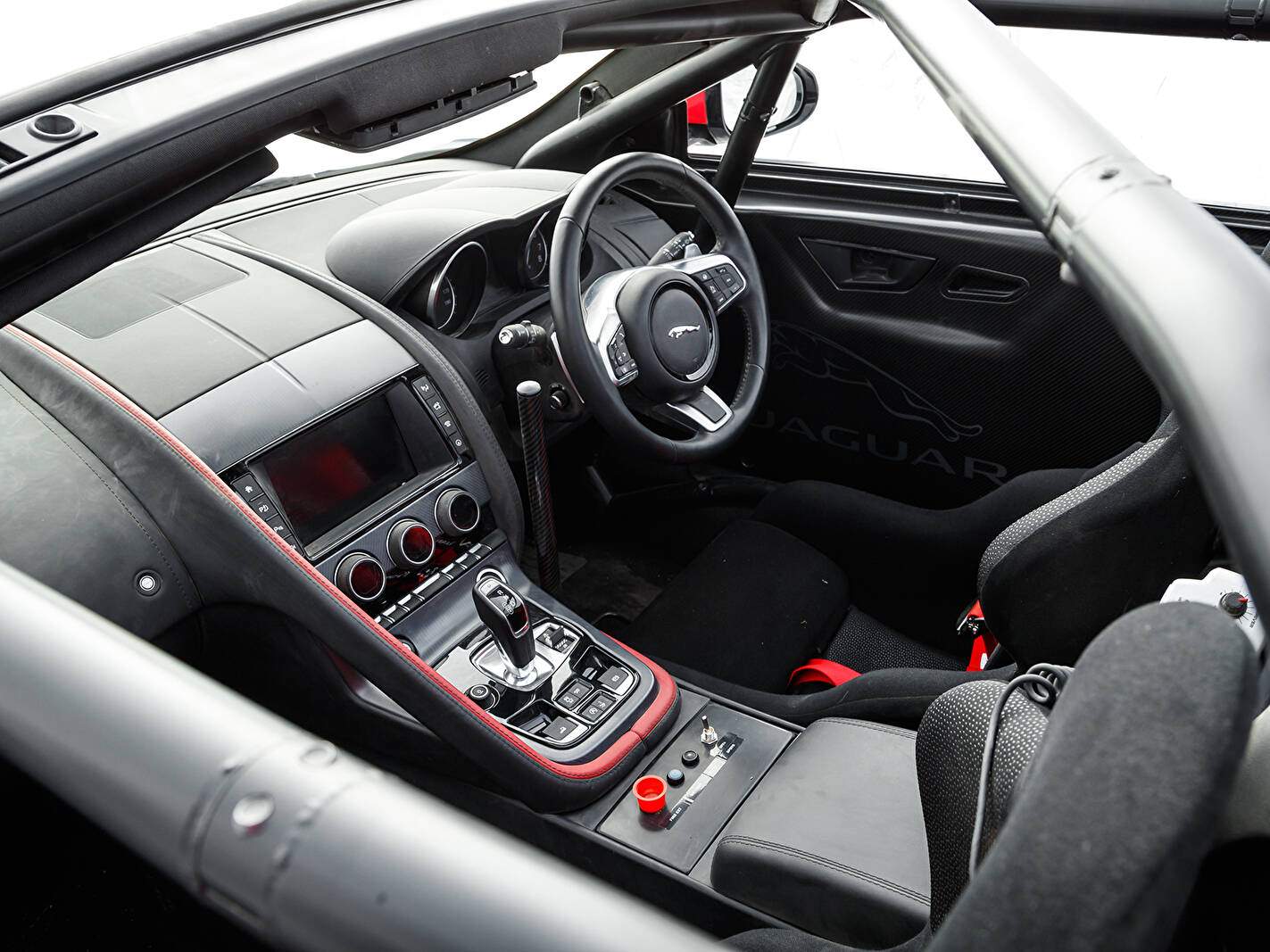 Jaguar F-Type Roadster Rally (2018),  ajouté par fox58