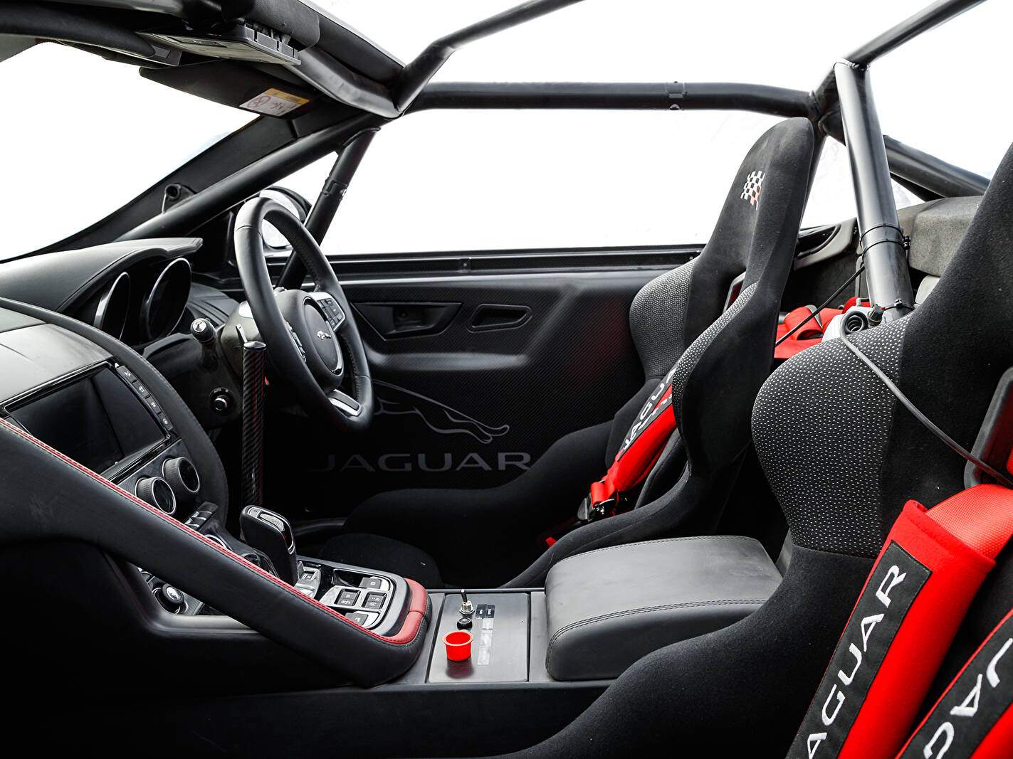 Jaguar F-Type Roadster Rally (2018),  ajouté par fox58