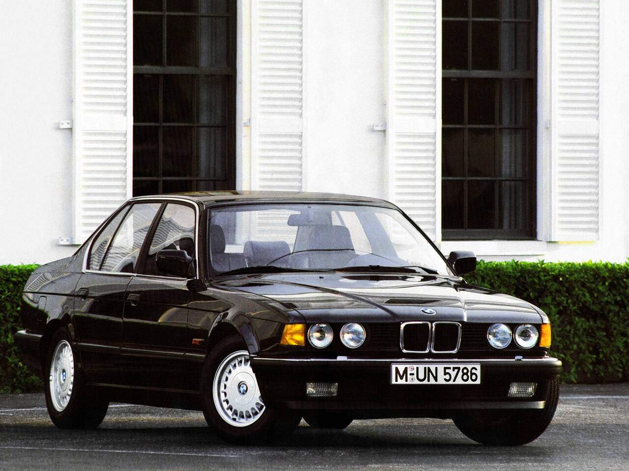 BMW 735i (E32) (1987-1988),  ajouté par fox58