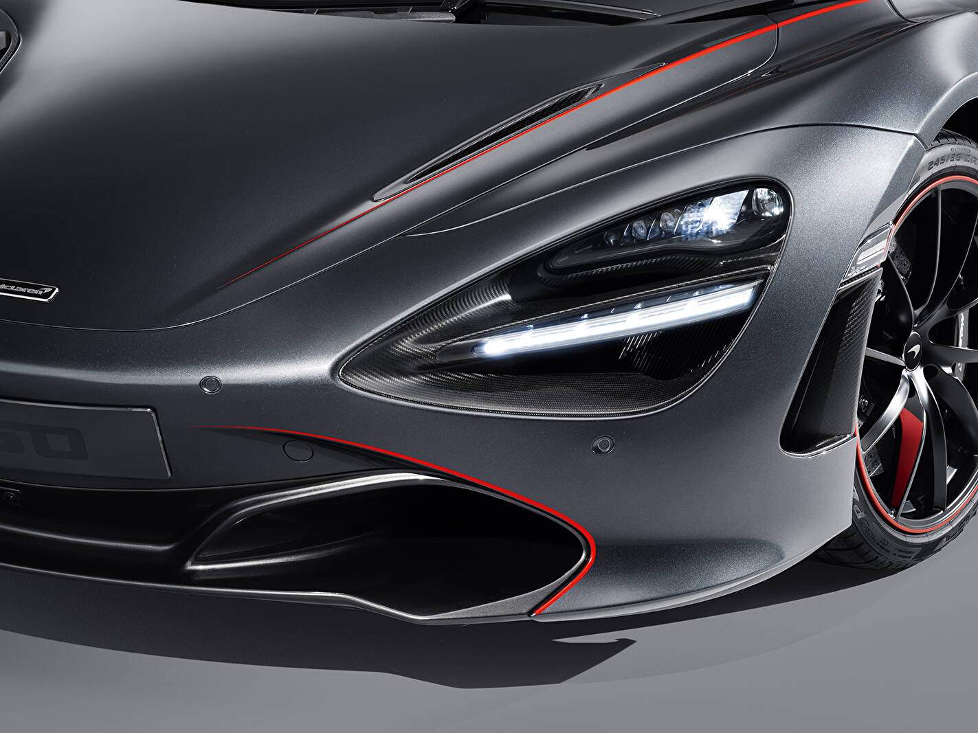McLaren 720S Coupé « Stealth Theme by MSO » (2018),  ajouté par fox58