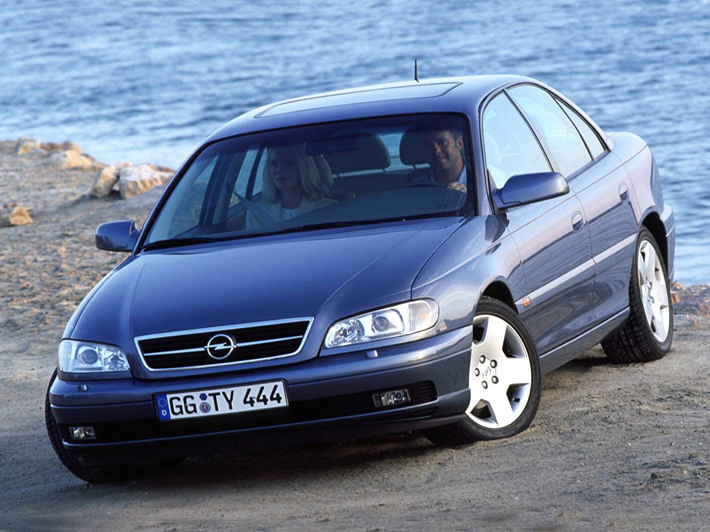 Opel Omega II 2.6 V6 (B) (1999-2003),  ajouté par fox58