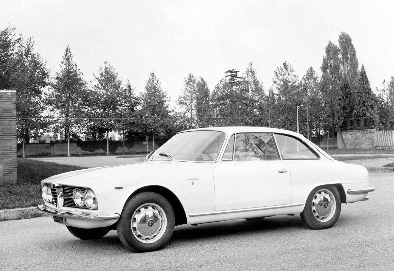 Alfa Romeo 2000 Sprint (1960-1961),  ajouté par fox58