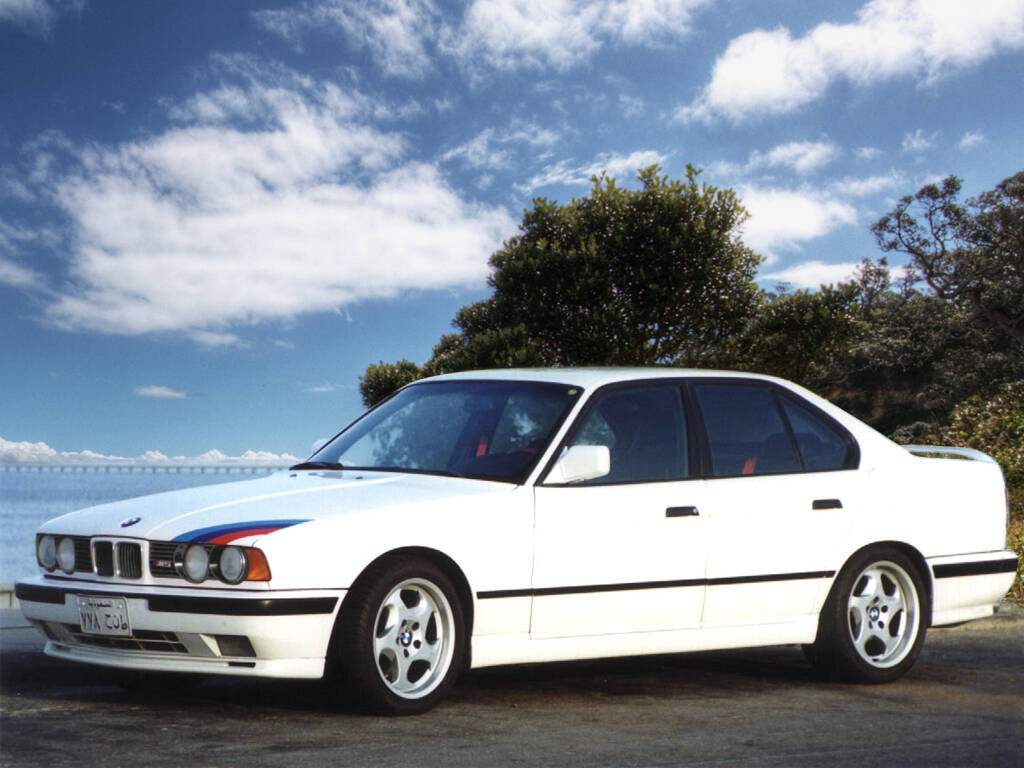 BMW M5 (E34) « Naghi Motors » (1992),  ajouté par fox58