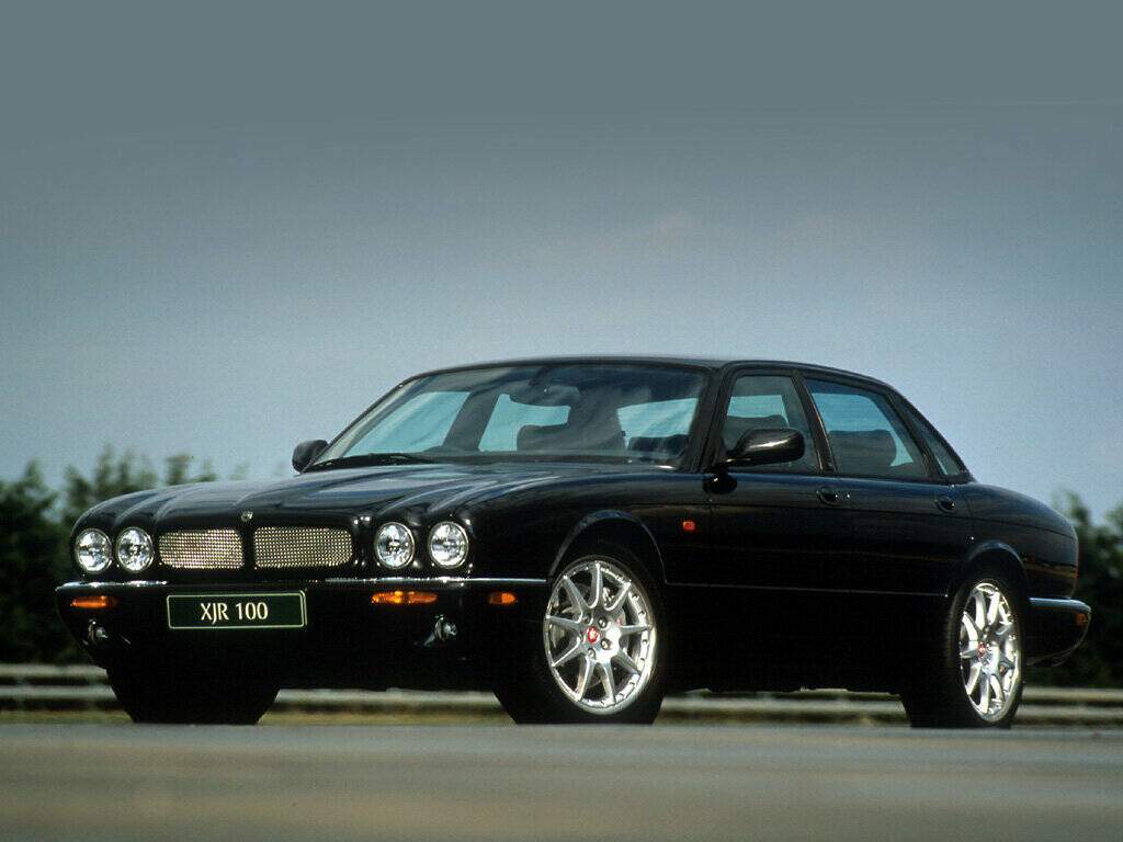 Jaguar XJR 4.0 (X308) « 100 » (2002),  ajouté par fox58