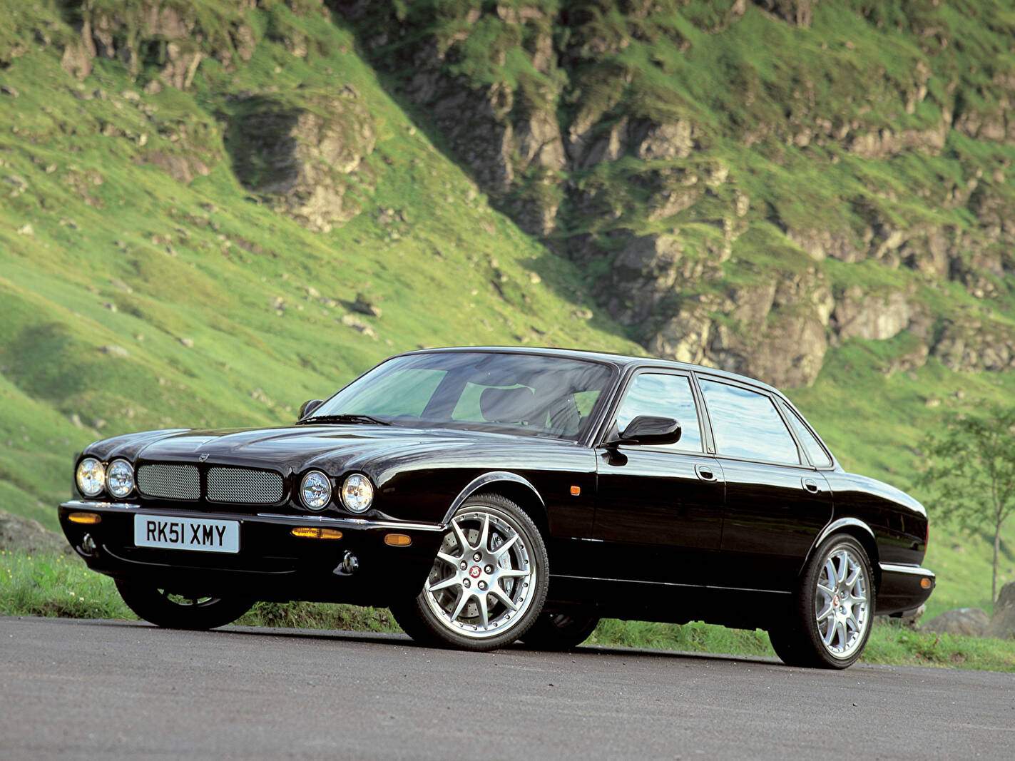 Jaguar XJR 4.0 (X308) « 100 » (2002),  ajouté par fox58