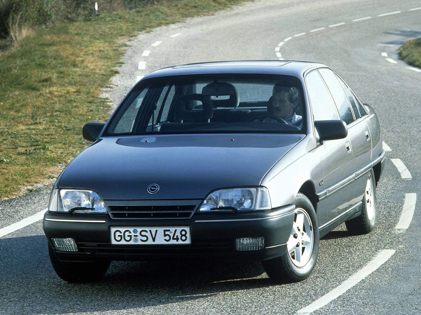 Opel Omega 2.0i (A) (1986-1987),  ajouté par fox58
