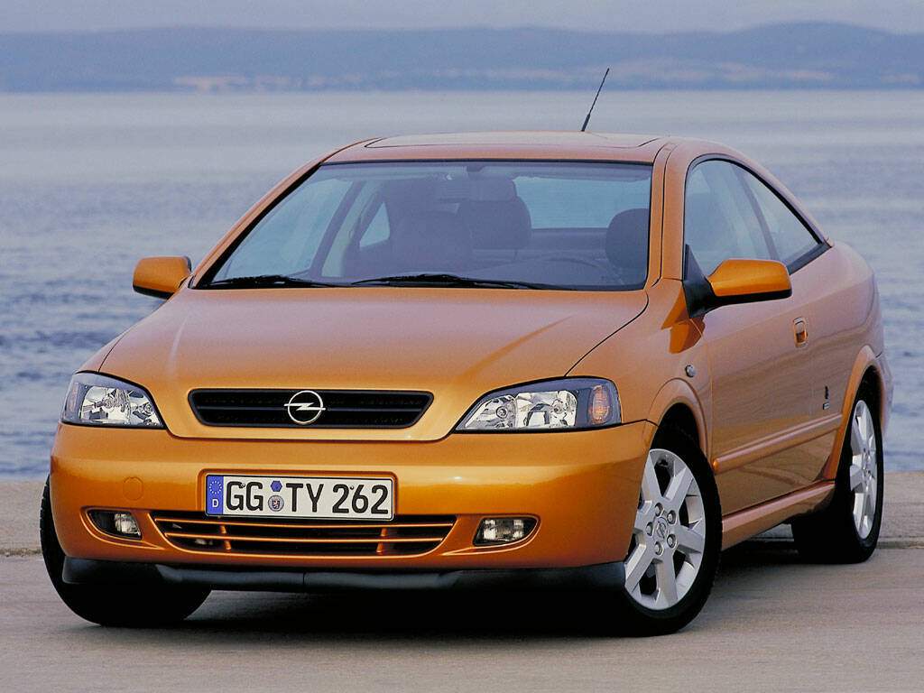 Opel Astra II Coupé 1.8 16v 125 (2000-2005),  ajouté par fox58