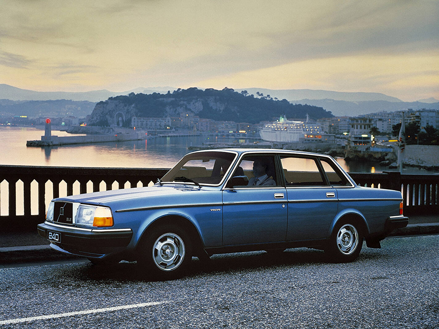Volvo 240 2.0 (1984-1985),  ajouté par fox58