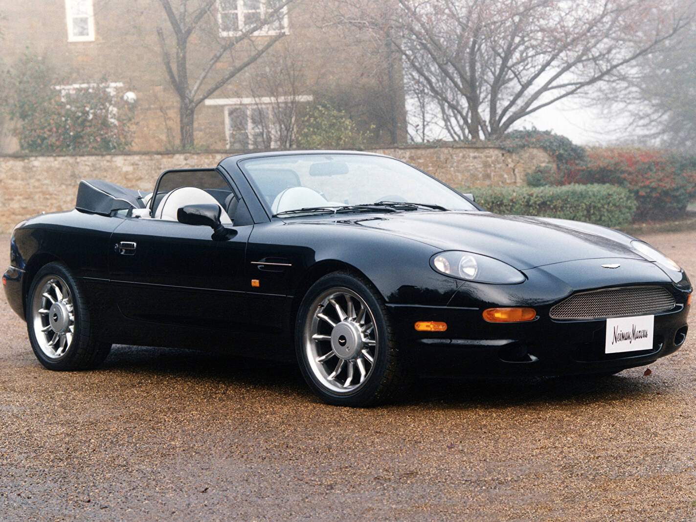 Aston Martin DB7 Volante « Neiman-Marcus Edition » (1998),  ajouté par fox58