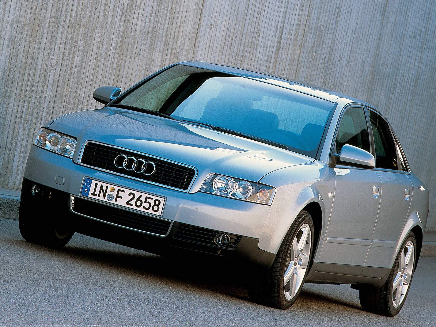 Audi A4 II 1.6 (B6) (2001-2004),  ajouté par fox58