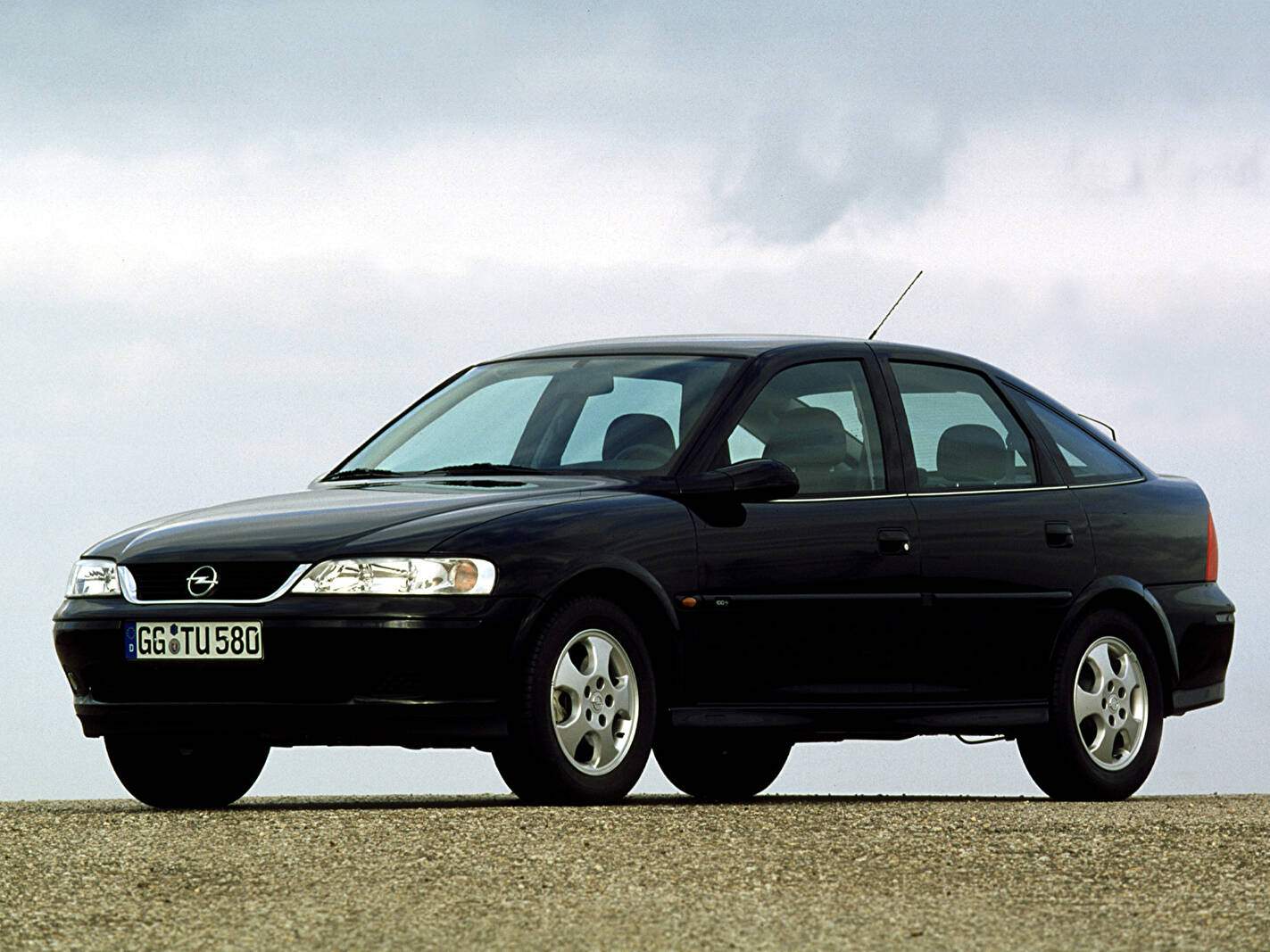 Opel Vectra II 2.5 V6 (B) « Edition 100 » (1999),  ajouté par fox58