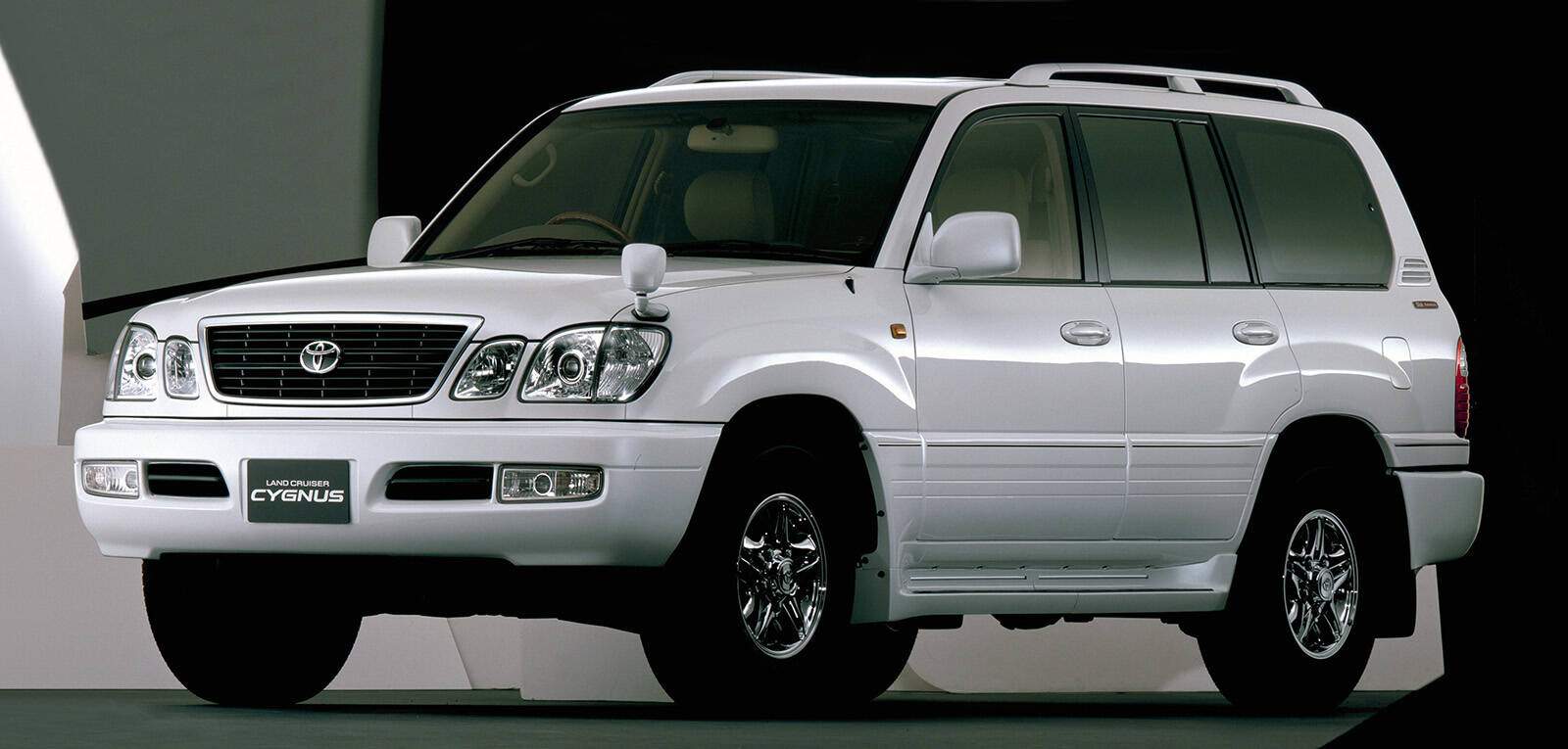 Toyota Land Cruiser 100 Cygnus 4.7 V8 « 50th Anniversary » (2001),  ajouté par fox58