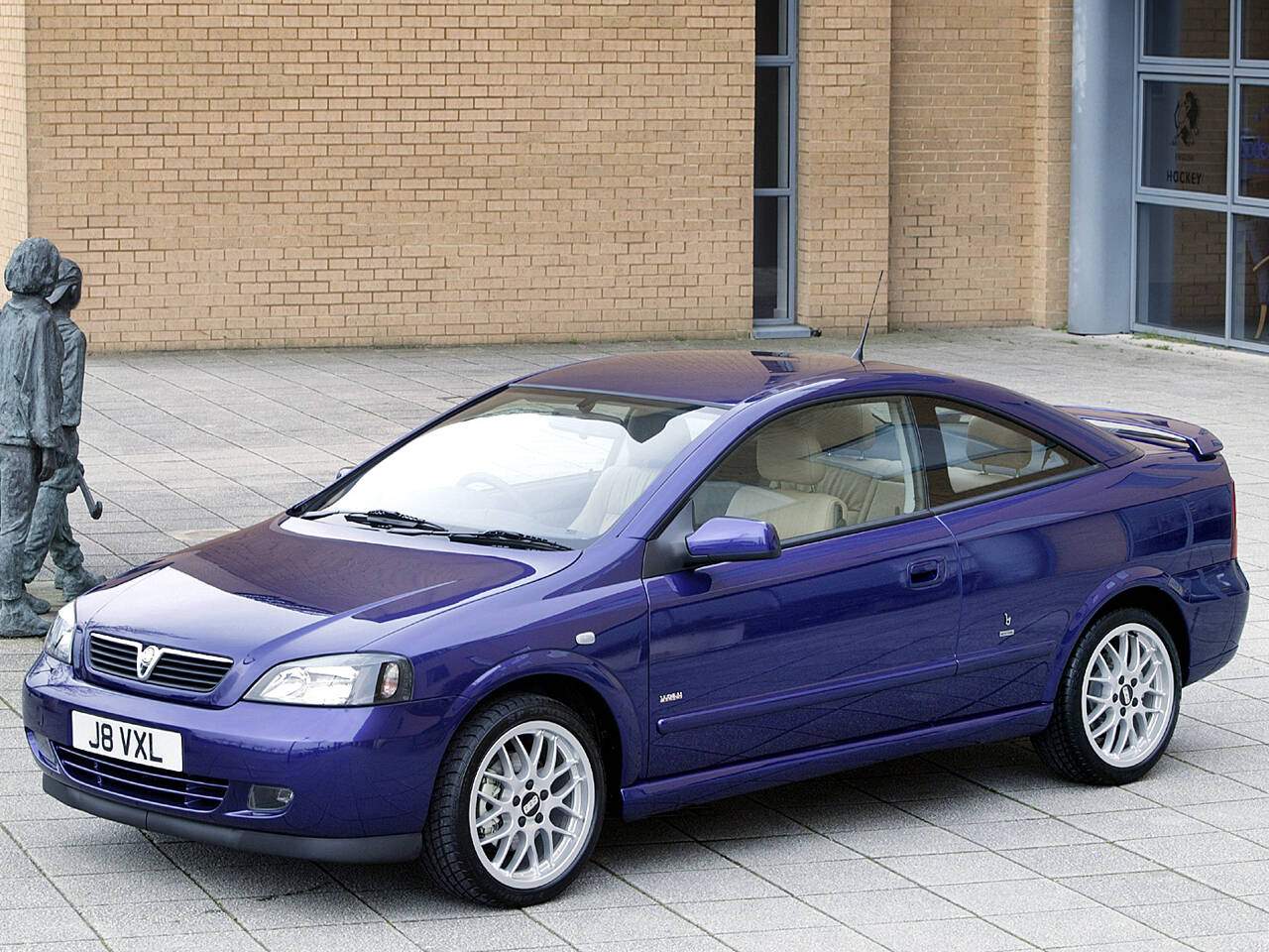 Vauxhall Astra IV Coupé 2.0 Turbo 200 « Edition 100 » (2003),  ajouté par fox58