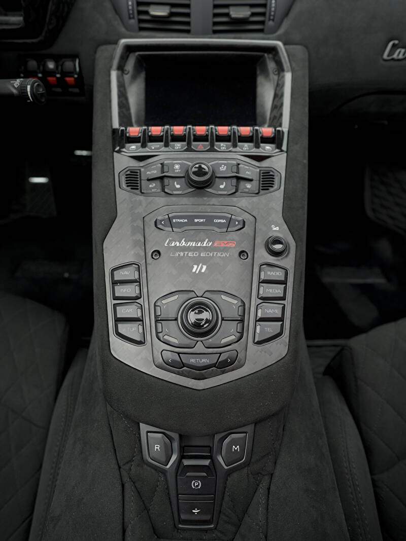 Mansory Aventador Carbonado Evo Roadster (2019),  ajouté par fox58