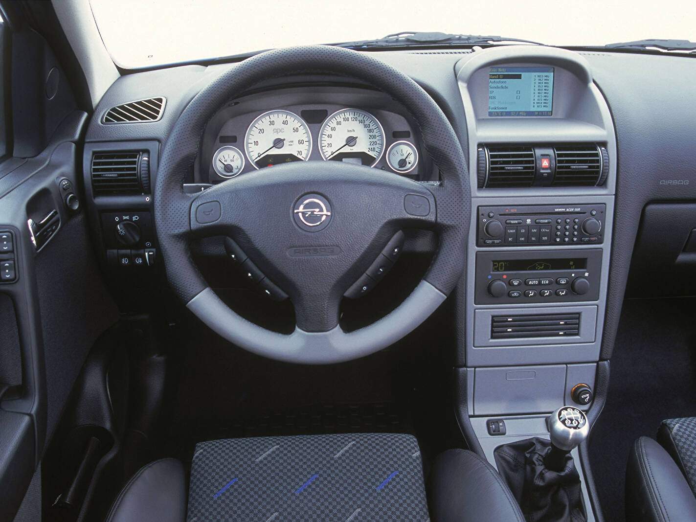 Opel Astra II OPC (2002-2005),  ajouté par fox58