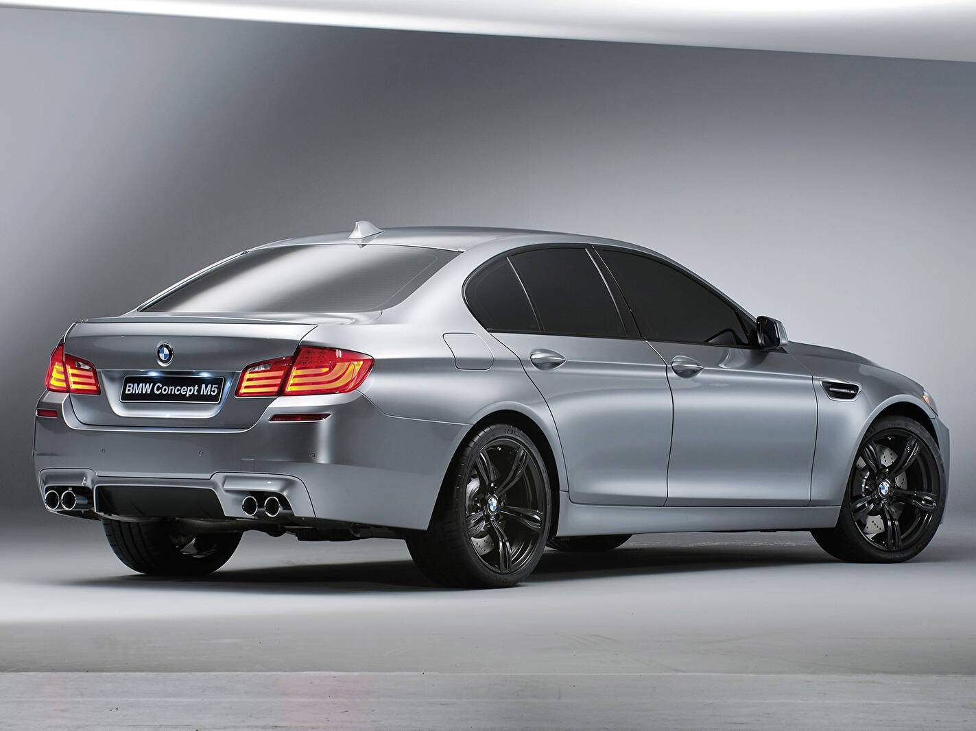 BMW Concept M5 (2011),  ajouté par fox58